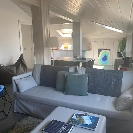 La Garçonniérre Del Maggiore *