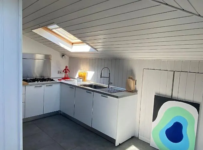 La Garconnierre Del Maggiore *