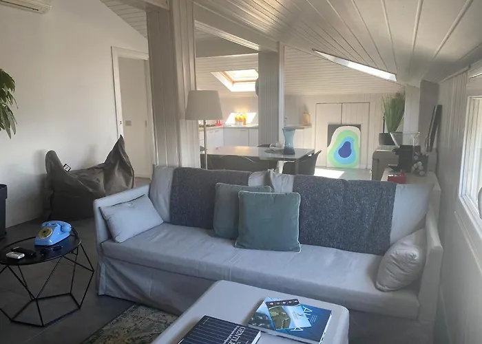 La Garconnierre Del Maggiore *