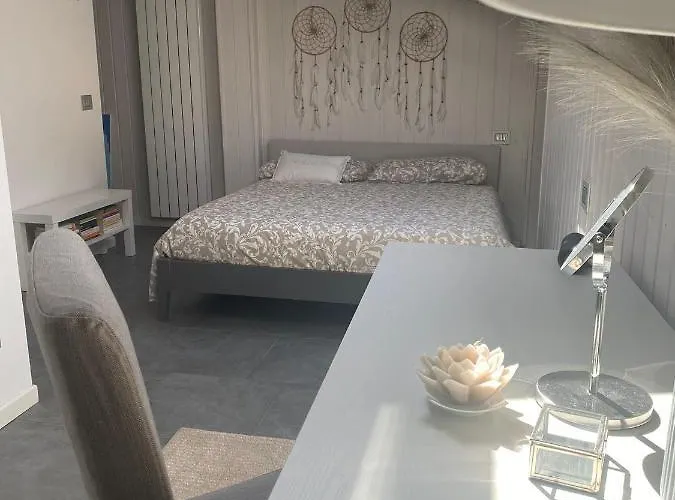 La Garconnierre Del Maggiore Apartment