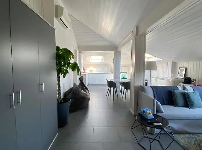 La Garçonniérre Del Maggiore *